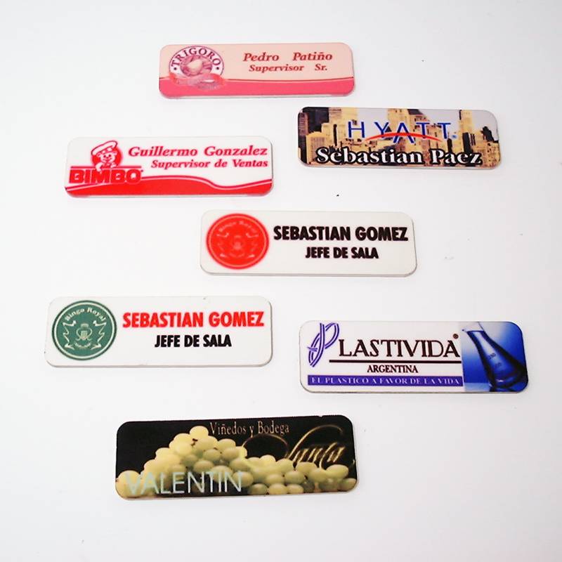Identificadores en acrílico
