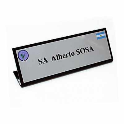 Identificador grabado para mesa