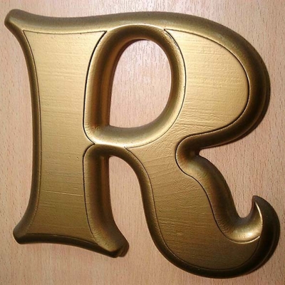 Letras corpóreas en madera